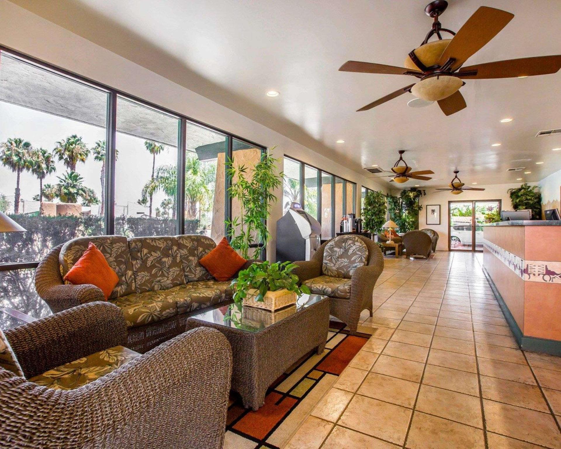 Travelodge By Wyndham Palm Springs Exterior photo