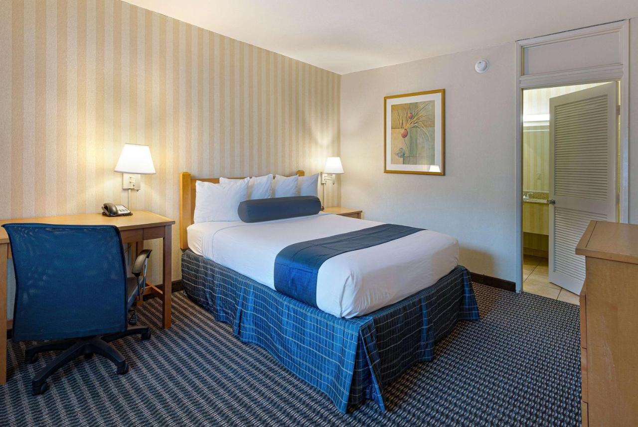 Travelodge By Wyndham Palm Springs Exterior photo