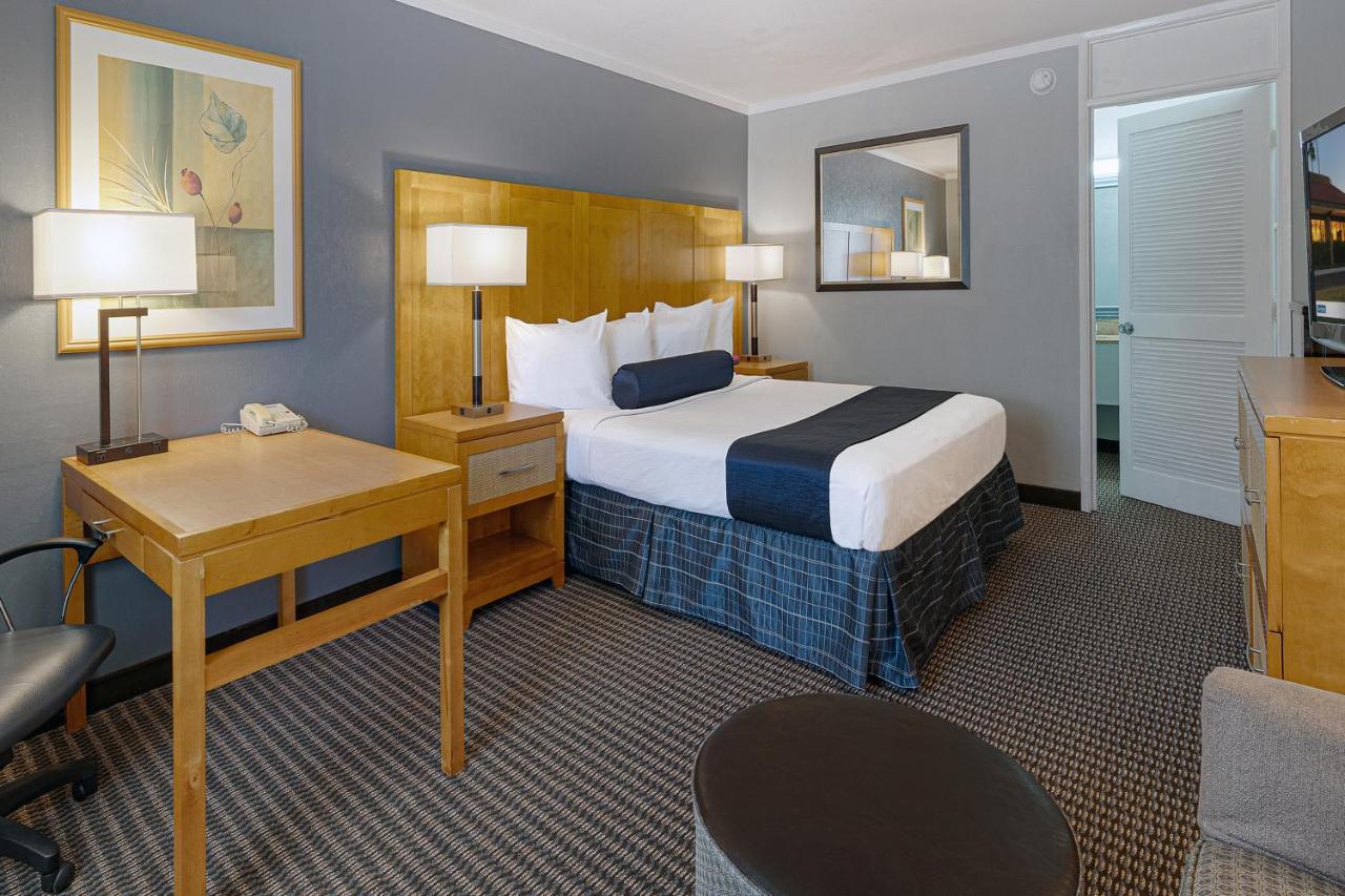 Travelodge By Wyndham Palm Springs Exterior photo